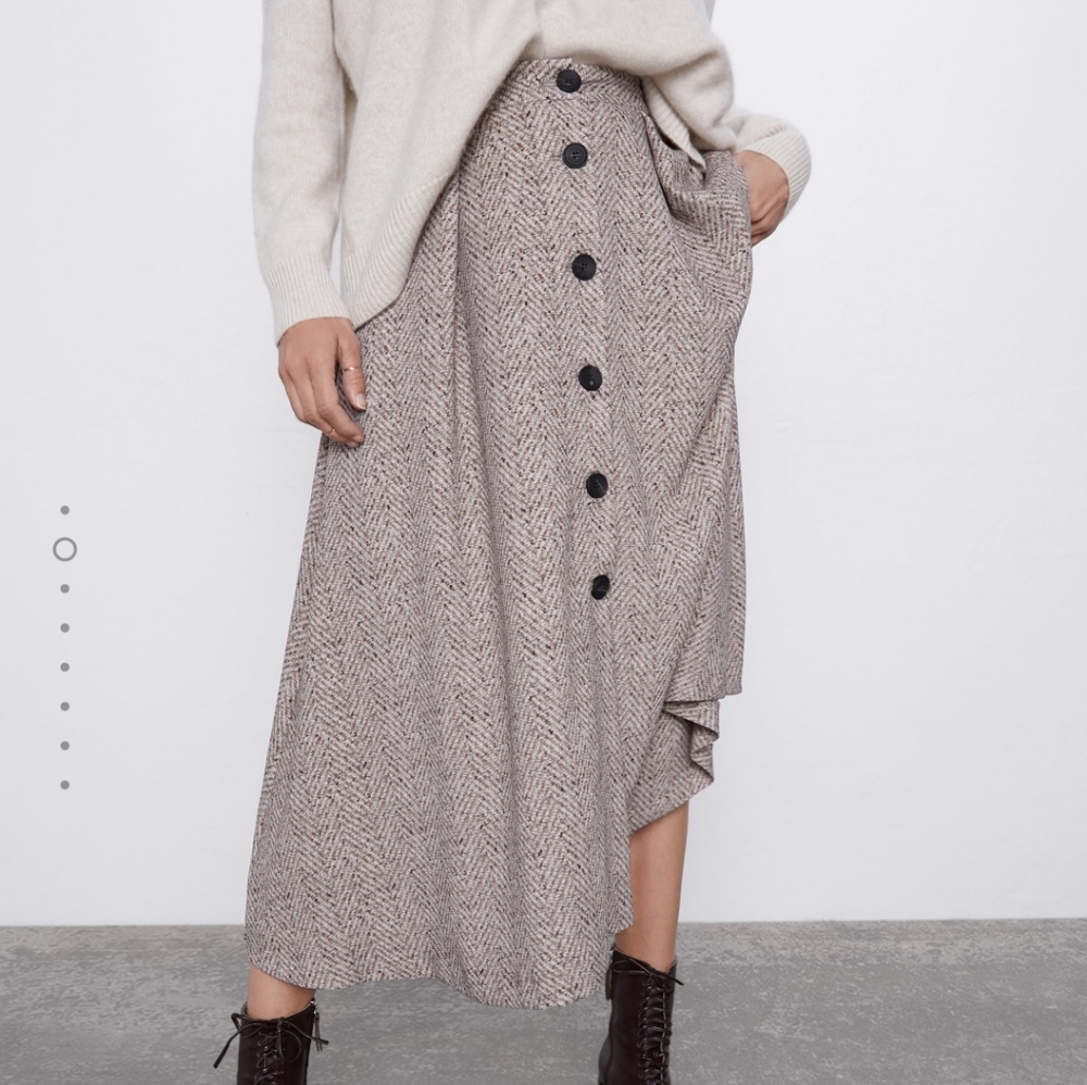 Lightweight, soft midi Zara herringbone skirt